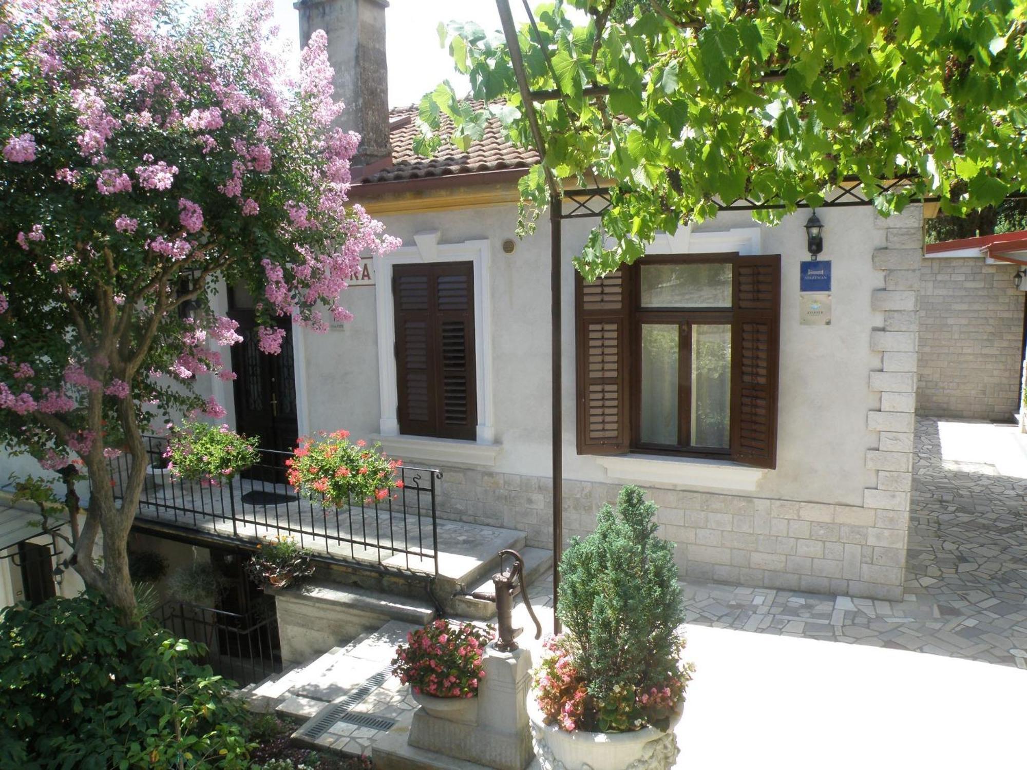 Apartments Villa Salona 오파티아 객실 사진